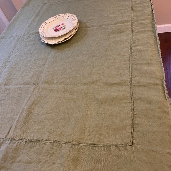 WIlliams Sonoma 100% Linen Tablecloth 65"x 84" Olive Green Hem-stitch Insert - Picture 3 of 8